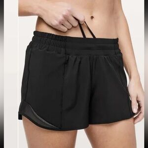 Lululemon Hotty Hot Shorts 2.5” Size 6 Black